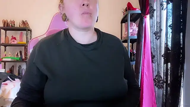 Snapshot of kisicaxx chatting on February 2026 02:42:02 PM kisicaxx online show from February 2026 02:42:02 PM