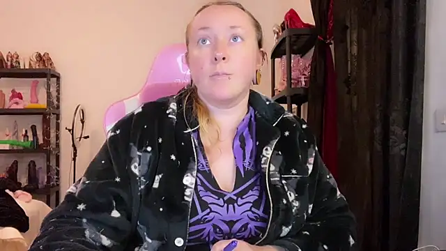 Snapshot of kisicaxx chatting on February 2026 08:05:01 PM kisicaxx online show from February 2026 08:05:01 PM