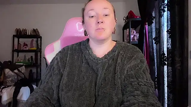 Snapshot of kisicaxx chatting on March 2026 04:47:02 PM kisicaxx online show from March 2026 04:47:02 PM