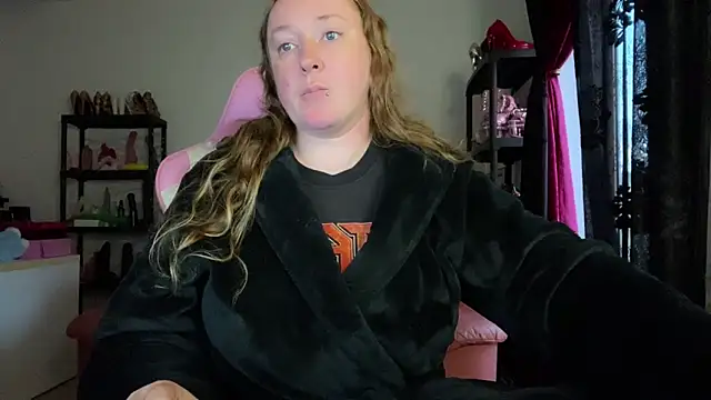 Snapshot of kisicaxx chatting on April 2026 05:21:02 PM kisicaxx online show from April 2026 05:21:02 PM