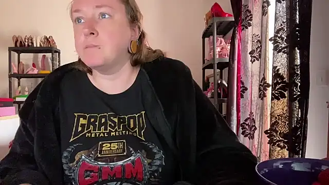 Snapshot of kisicaxx chatting on April 2026 01:38:01 PM kisicaxx online show from April 2026 01:38:01 PM