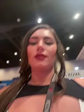 Snapshot of lovely_beast chatting on January 2025 02:12:02 AM lovely beast online show from January 2025 02:12:02 AM