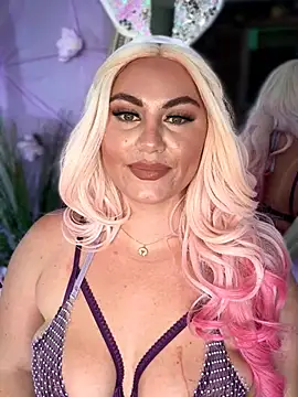 Snapshot of lovely_beast chatting on April 2026 08:18:01 PM lovely beast online show from April 2026 08:18:01 PM