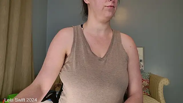 Snapshot of LeiaSwift chatting on December 2024 12:40:02 PM LeiaSwift online show from December 2024 12:40:02 PM