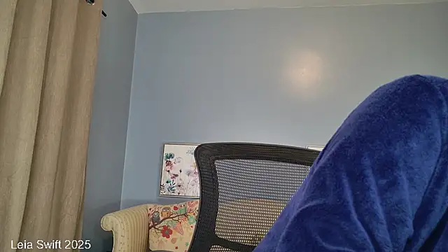 Snapshot of LeiaSwift chatting on March 2025 12:01:02 PM LeiaSwift online show from March 2025 12:01:02 PM