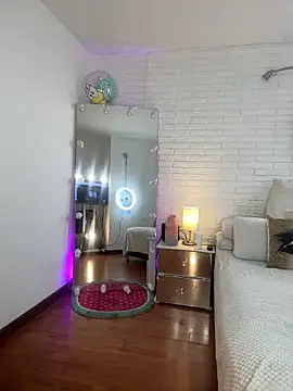 Snapshot of hollythomson chatting on February 2026 06:13:01 PM hollythomson online show from February 2026 06:13:01 PM