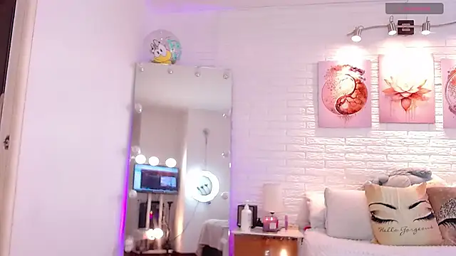 Snapshot of hollythomson chatting on March 2026 05:42:01 PM hollythomson online show from March 2026 05:42:01 PM