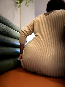 Snapshot of __Nessa__ chatting on December 2024 02:46:02 PM   Nessa   online show from December 2024 02:46:02 PM