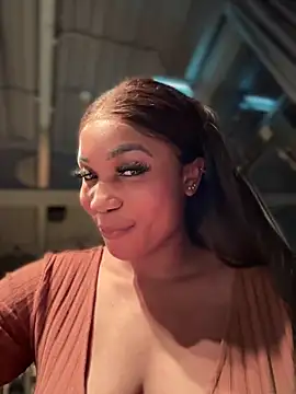 Snapshot of __Nessa__ chatting on January 2025 06:02:01 PM   Nessa   online show from January 2025 06:02:01 PM