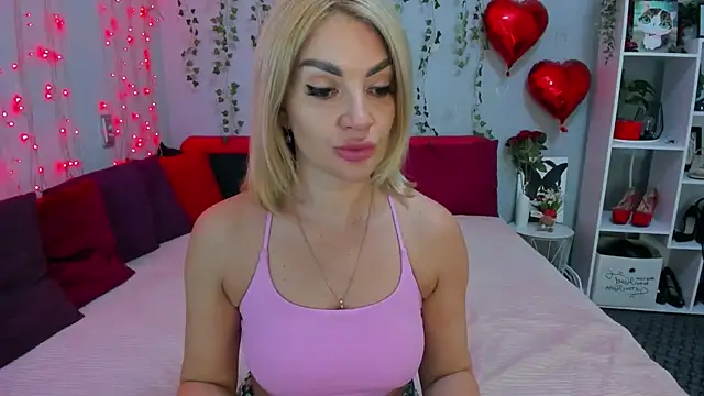 Snapshot of LunaBellucci chatting on April 2026 08:41:01 AM LunaBellucci online show from April 2026 08:41:01 AM