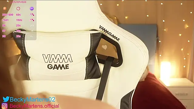 Snapshot of BeckyMartens chatting on December 2024 03:34:02 AM BeckyMartens online show from December 2024 03:34:02 AM