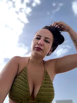 Snapshot of itsCassie chatting on October 2025 11:31:01 AM itsCassie online show from October 2025 11:31:01 AM