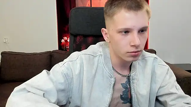 Snapshot of arlekincrop chatting on March 2025 01:35:01 AM arlekincrop online show from March 2025 01:35:01 AM