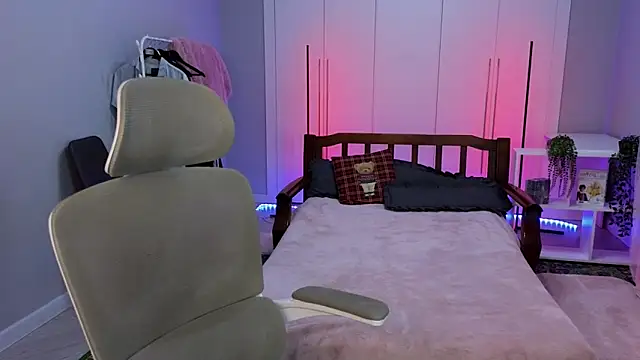 Snapshot of arlekincrop chatting on December 2025 03:05:01 AM arlekincrop online show from December 2025 03:05:01 AM