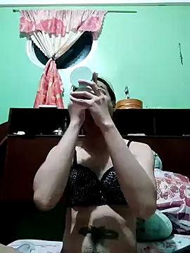 Snapshot of QueenSoreal chatting on November 2025 04:51:02 PM QueenSoreal online show from November 2025 04:51:02 PM