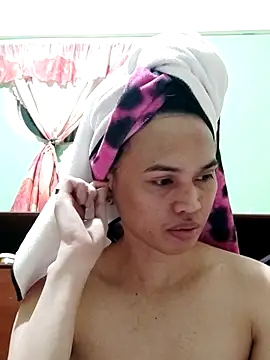 Snapshot of QueenSoreal chatting on November 2025 03:14:02 PM QueenSoreal online show from November 2025 03:14:02 PM