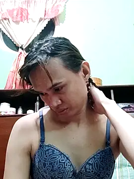 Snapshot of QueenSoreal chatting on December 2025 02:37:02 PM QueenSoreal online show from December 2025 02:37:02 PM