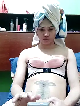 Snapshot of QueenSoreal chatting on December 2025 01:09:02 PM QueenSoreal online show from December 2025 01:09:02 PM