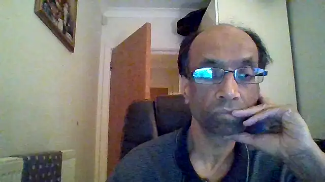 rauncher1 online show from September 2025 08:32:02 PM