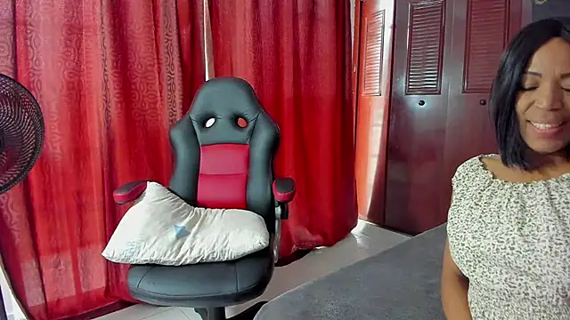 Snapshot of LUISSA_ chatting on January 2025 12:37:02 PM LUISSA  online show from January 2025 12:37:02 PM