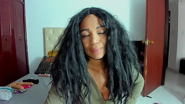 Snapshot of LUISSA_ chatting on March 2025 12:20:01 PM LUISSA  online show from March 2025 12:20:01 PM