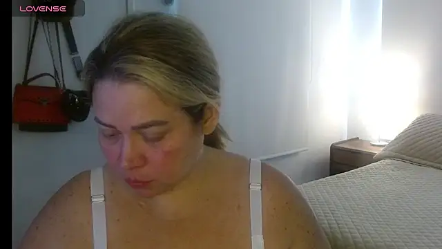 bella savati online show from October 2025 06:52:02 PM