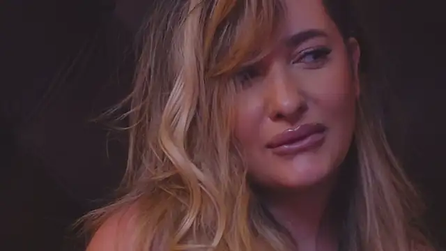 YaaraCollins online show from December 2024 11:39:01 PM