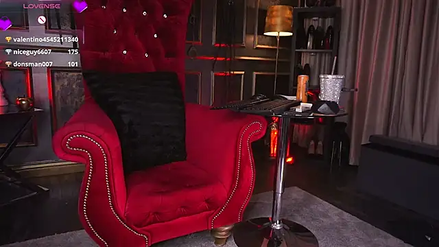 Snapshot of MissEmaDivine chatting on February 2025 08:06:01 AM MissEmaDivine online show from February 2025 08:06:01 AM