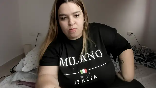 Snapshot of Blondylicious chatting on November 2025 07:28:01 PM Blondylicious online show from November 2025 07:28:01 PM