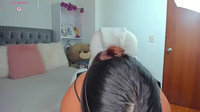 Snapshot of Kyllie_B chatting on April 2026 03:26:02 AM Kyllie B online show from April 2026 03:26:02 AM