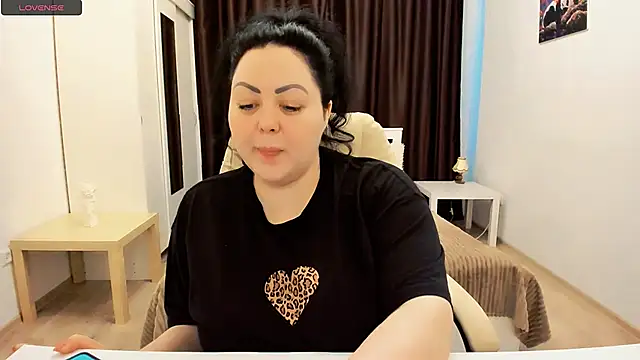 Snapshot of Nina_Hopper chatting on January 2025 12:07:02 PM Nina Hopper online show from January 2025 12:07:02 PM