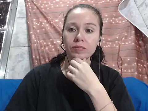 Snapshot of Venusluxodomme chatting on October 2025 11:17:01 AM Venusluxodomme online show from October 2025 11:17:01 AM