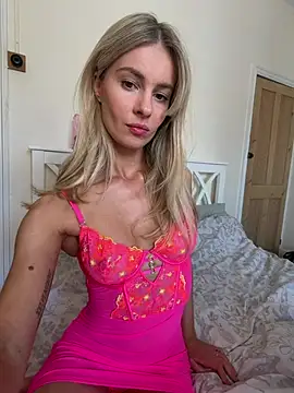 Snapshot of DollyDripp chatting on June 2026 01:14:01 PM DollyDripp online show from June 2026 01:14:01 PM