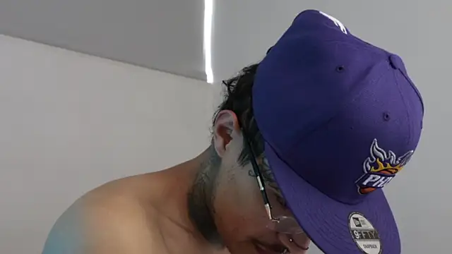 Snapshot of trieone chatting on December 2024 01:46:01 PM trieone online show from December 2024 01:46:01 PM