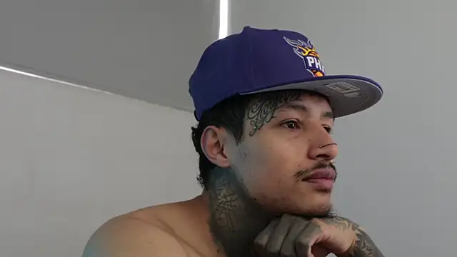 Snapshot of trieone chatting on December 2024 01:32:01 PM trieone online show from December 2024 01:32:01 PM