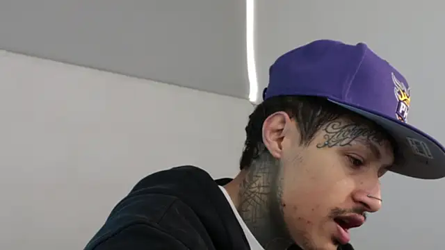 Snapshot of trieone chatting on December 2024 11:30:02 AM trieone online show from December 2024 11:30:02 AM