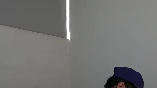 Snapshot of trieone chatting on December 2024 03:33:02 PM trieone online show from December 2024 03:33:02 PM