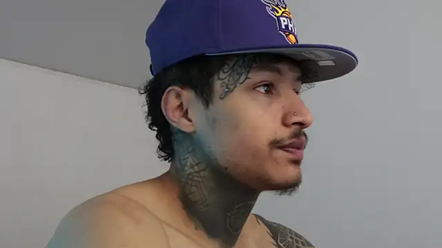 Snapshot of trieone chatting on December 2024 04:38:02 PM trieone online show from December 2024 04:38:02 PM