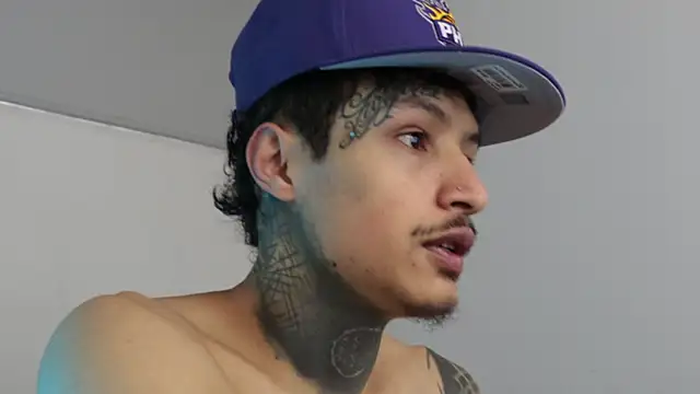 Snapshot of trieone chatting on December 2024 08:45:01 PM trieone online show from December 2024 08:45:01 PM