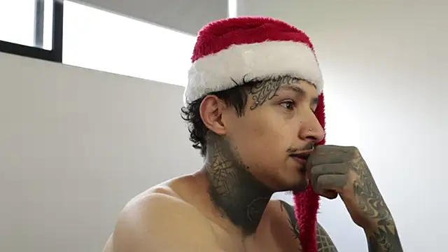 Snapshot of trieone chatting on December 2024 09:55:02 PM trieone online show from December 2024 09:55:02 PM