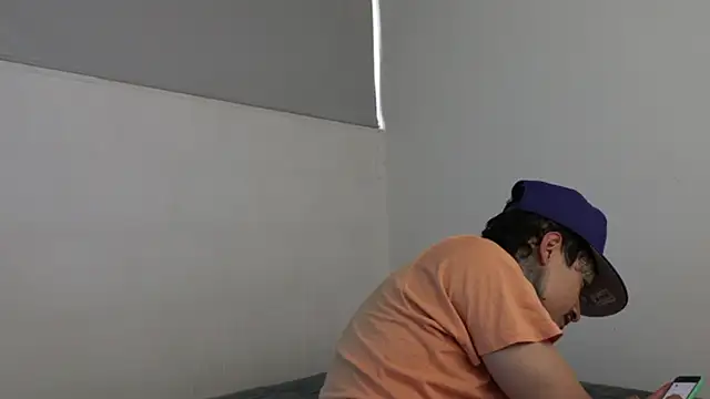 Snapshot of trieone chatting on December 2024 09:40:02 PM trieone online show from December 2024 09:40:02 PM