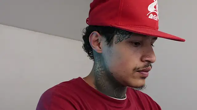 Snapshot of trieone chatting on January 2025 02:57:01 AM trieone online show from January 2025 02:57:01 AM