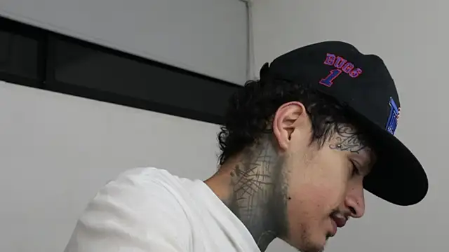 Snapshot of trieone chatting on January 2025 04:59:01 AM trieone online show from January 2025 04:59:01 AM