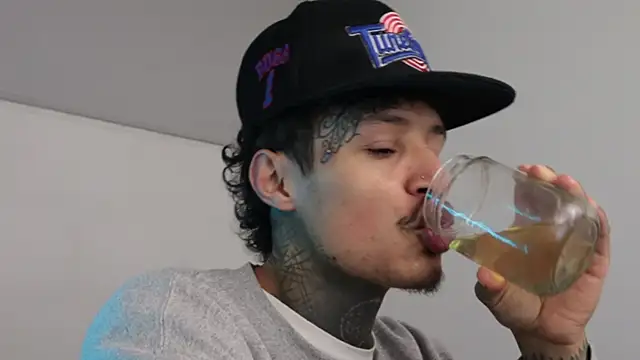 Snapshot of trieone chatting on February 2025 04:57:02 AM trieone online show from February 2025 04:57:02 AM