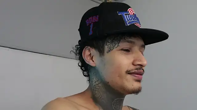 Snapshot of trieone chatting on February 2025 04:19:02 AM trieone online show from February 2025 04:19:02 AM