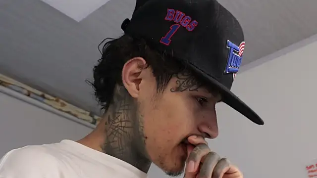 Snapshot of trieone chatting on February 2025 07:13:02 AM trieone online show from February 2025 07:13:02 AM