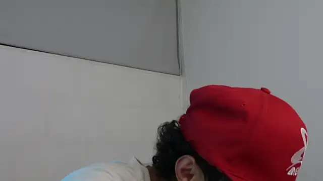 Snapshot of trieone chatting on March 2025 08:27:01 AM trieone online show from March 2025 08:27:01 AM