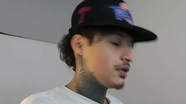 Snapshot of trieone chatting on March 2025 04:27:02 AM trieone online show from March 2025 04:27:02 AM