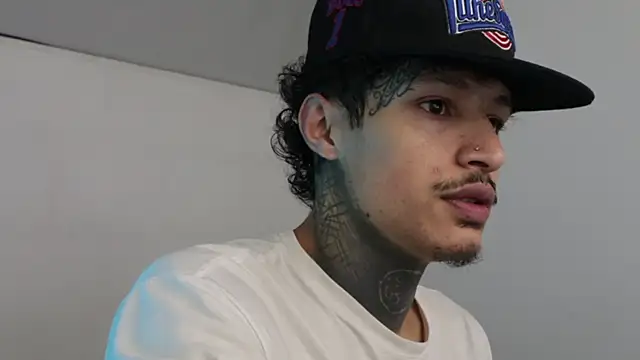 Snapshot of trieone chatting on March 2025 04:13:01 AM trieone online show from March 2025 04:13:01 AM