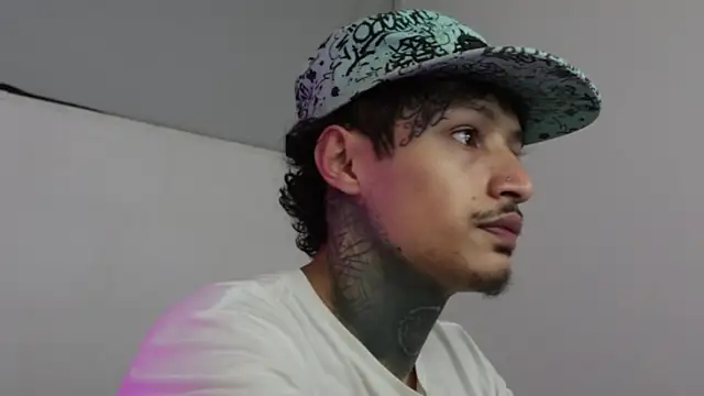 Snapshot of trieone chatting on March 2025 04:19:01 AM trieone online show from March 2025 04:19:01 AM